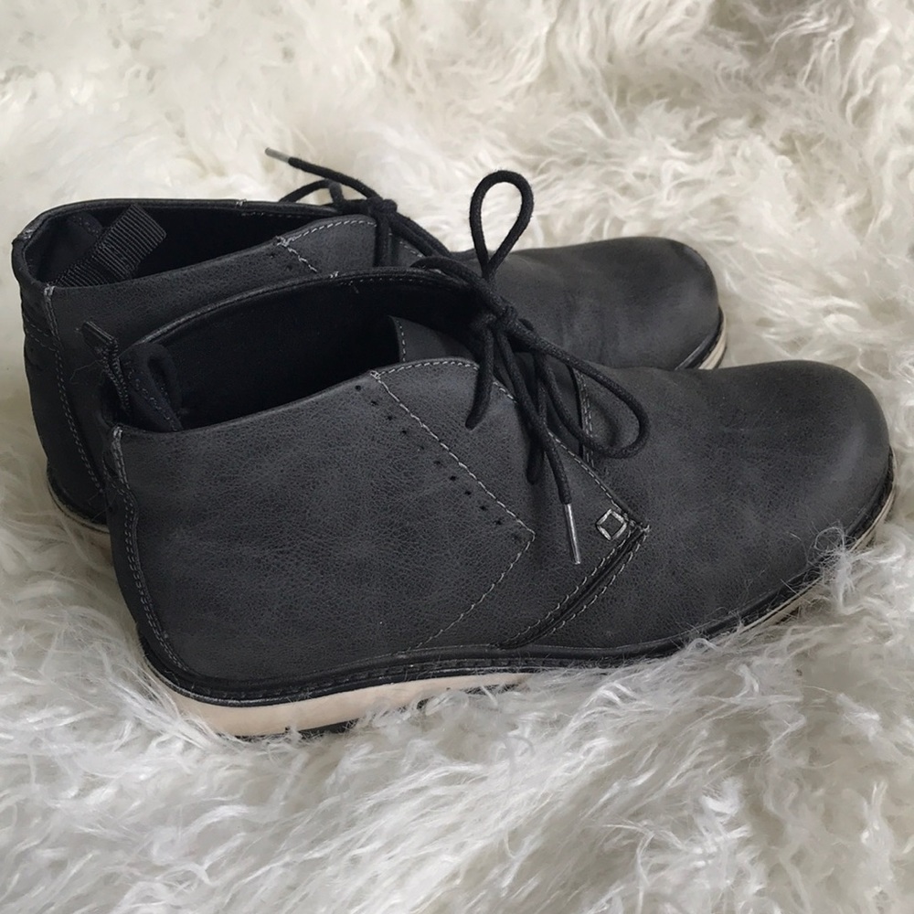 Steve Madden gray ankle boots‎